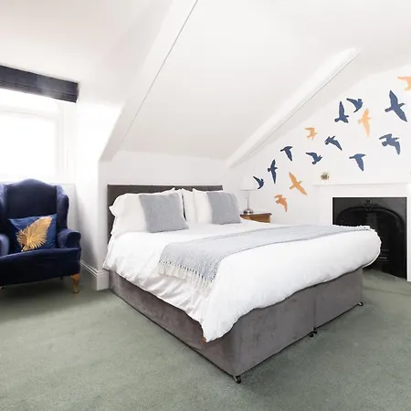 Bed & Breakfast Number 7 *