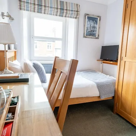 Bed & Breakfast Number 7 *