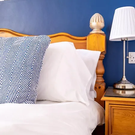 Bed & Breakfast Number 7 *