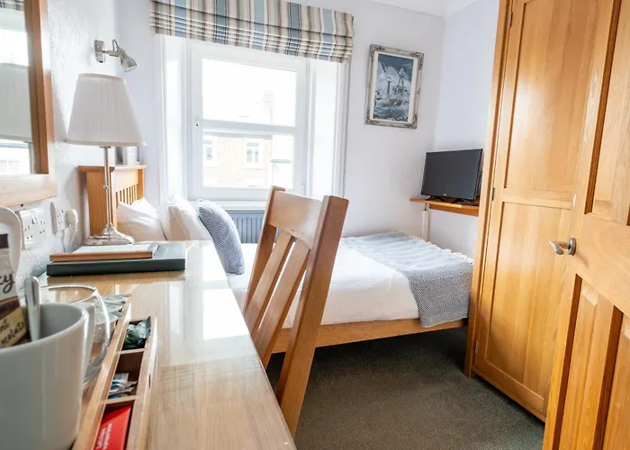 Bed & Breakfast Number 7 *